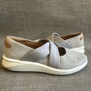 Clarks Unstructured Un Rio Cross Women’s Size 8 Stone Beige Slip On Shoes